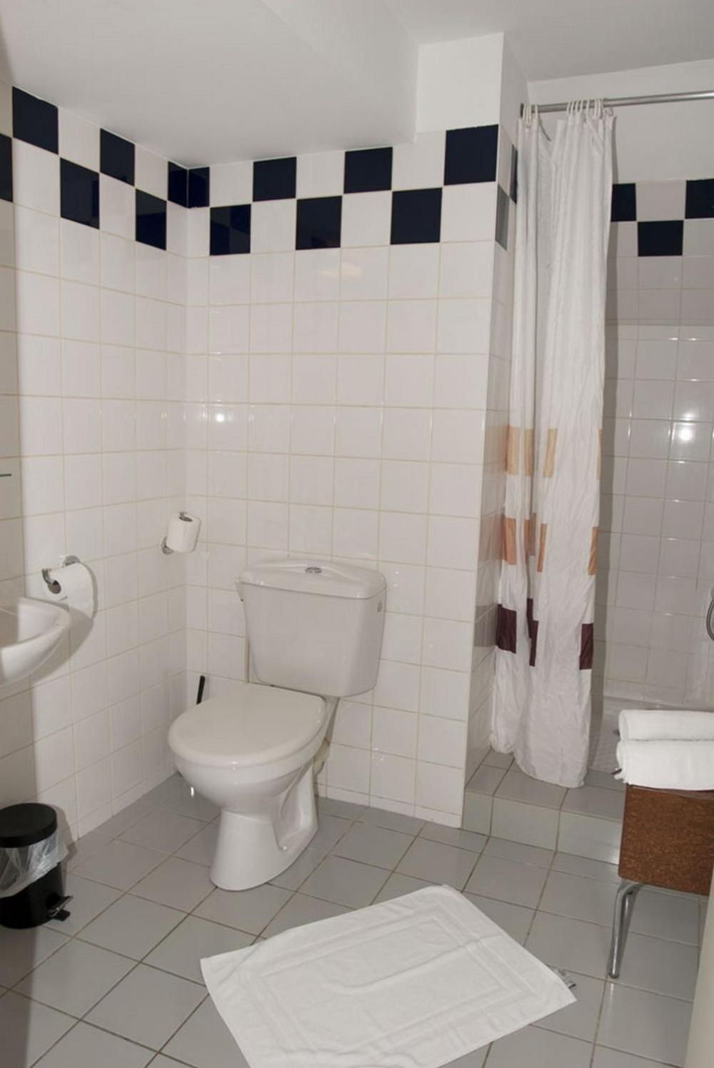 Plombières-les-Bains Acacias Apparts Hotel الغرفة الصورة
